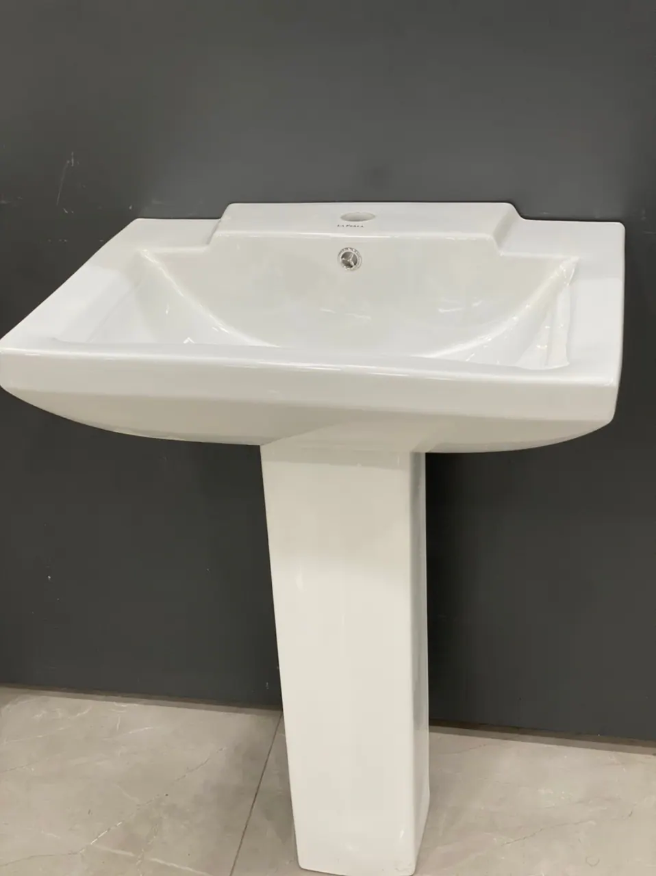 Pedestal wash basin, washing basin